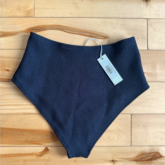 NWT WANDERLUST textured bikini Erin in BLACK - Picture 7 of 8